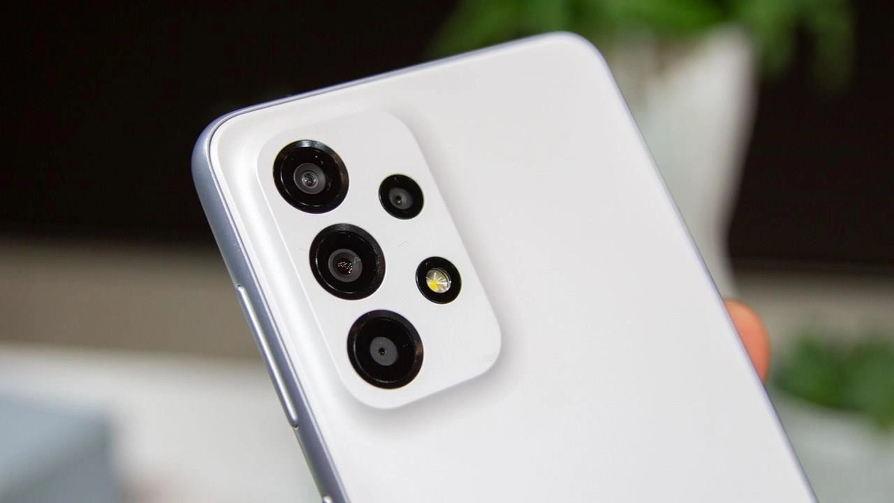 Samsung`s budget phone: Galaxy A16 5G revealed!