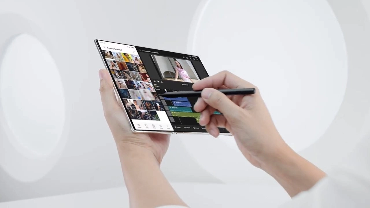 Eye-catching tri-fold phone concept from OPPO!