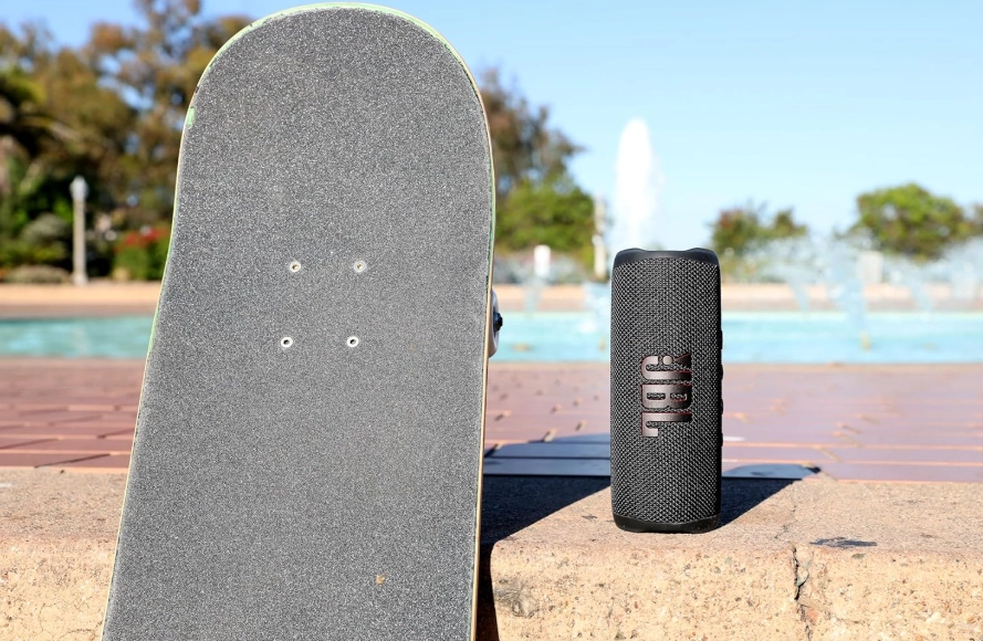 مكبر صوت محمول JBL Flip 6 باللون الرمادي (JBLFLIP6GREY)