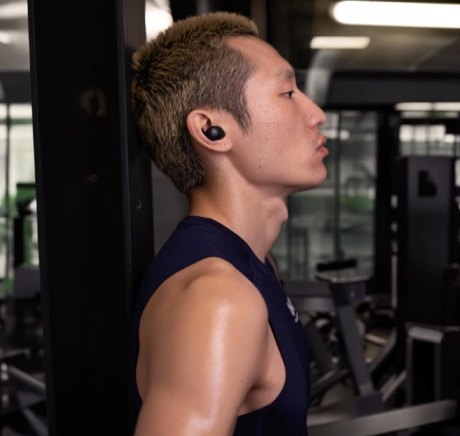 سماعات أذن لاسلكية Sennheiser Momentum Sport True Wireless باللون الأسود (700304)